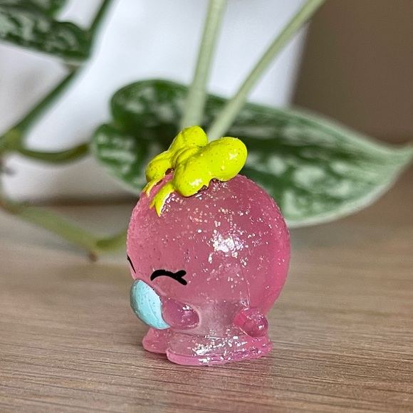 Shopkins Sparkly Bubbles Bubble Gum - Picture 3 of 5